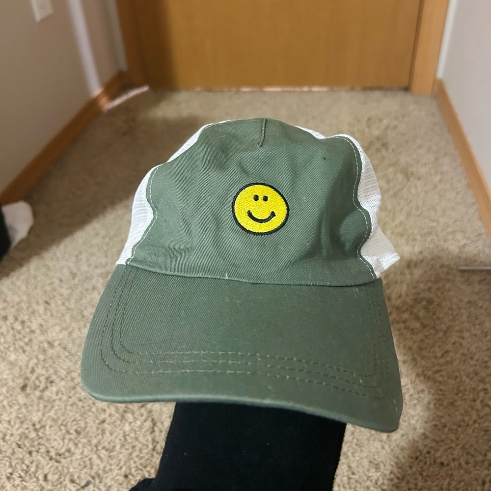 Smiley face hat - Picture 2 of 3